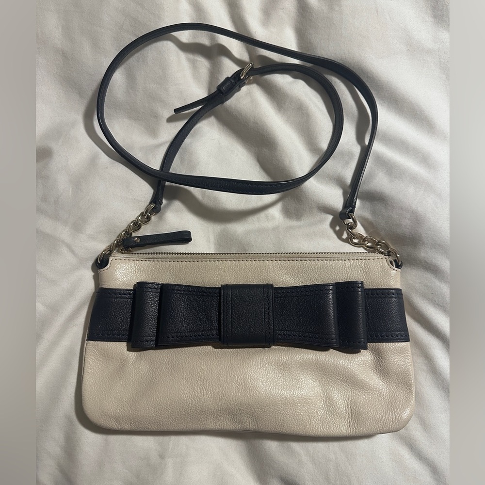 Kate Spade bag. Shoulder bag, removable straps make it a clutch!!